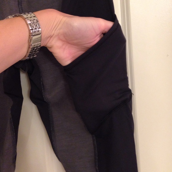 Grey & Black Lululemon crops size 6. Side pockets - Picture 2 of 4